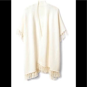 *$old*GAP Fringe Poncho Cream One Size